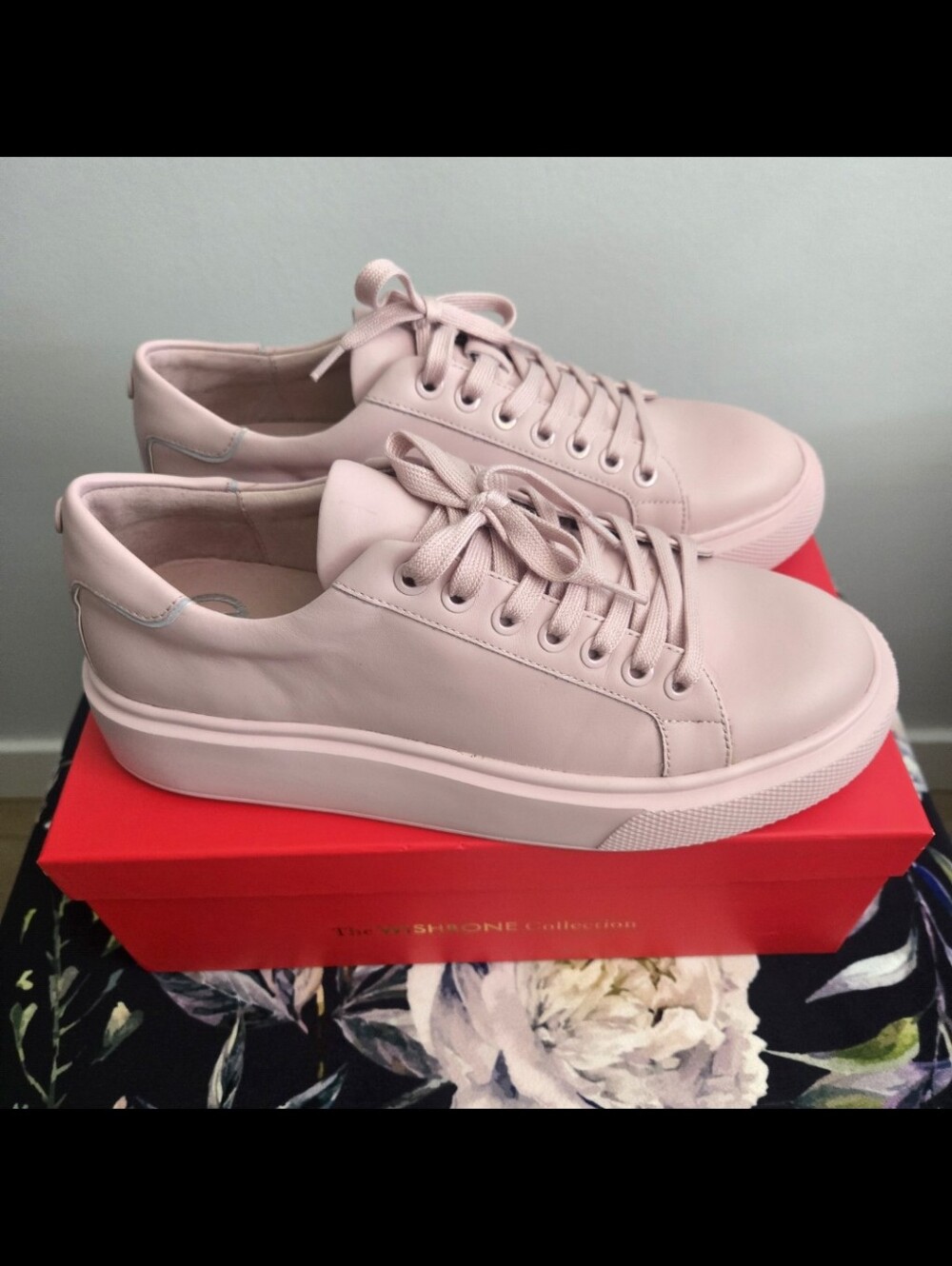 Browns Shoes Wishbone Collection Olive Rose Leather Sneakers - Brand New